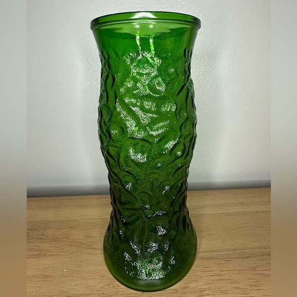 Vintage Hoosier Glass beautiful emerald green crinkle textured‎ glass vase 9.5” - Picture 1 of 6